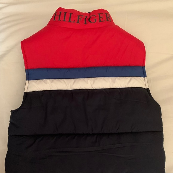 Boys Tommy Hilfiger Vest - Picture 2 of 2